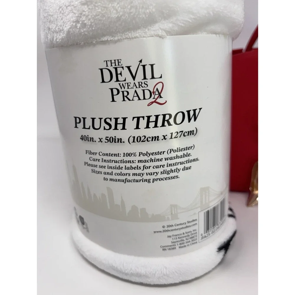The Devil‎ Wears PRADA Popcorn Purse Bucket With Charms & Blanket Set New